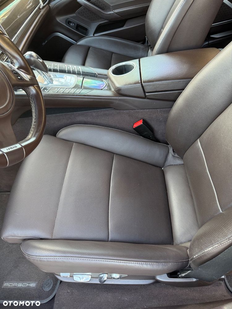 Porsche Panamera Turbo - 34