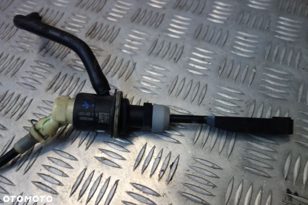 POMPKA SPRZĘGŁA Z RURKĄ DACIA DUSTER I  2017 ROK 1.6 BENZYNA - 2