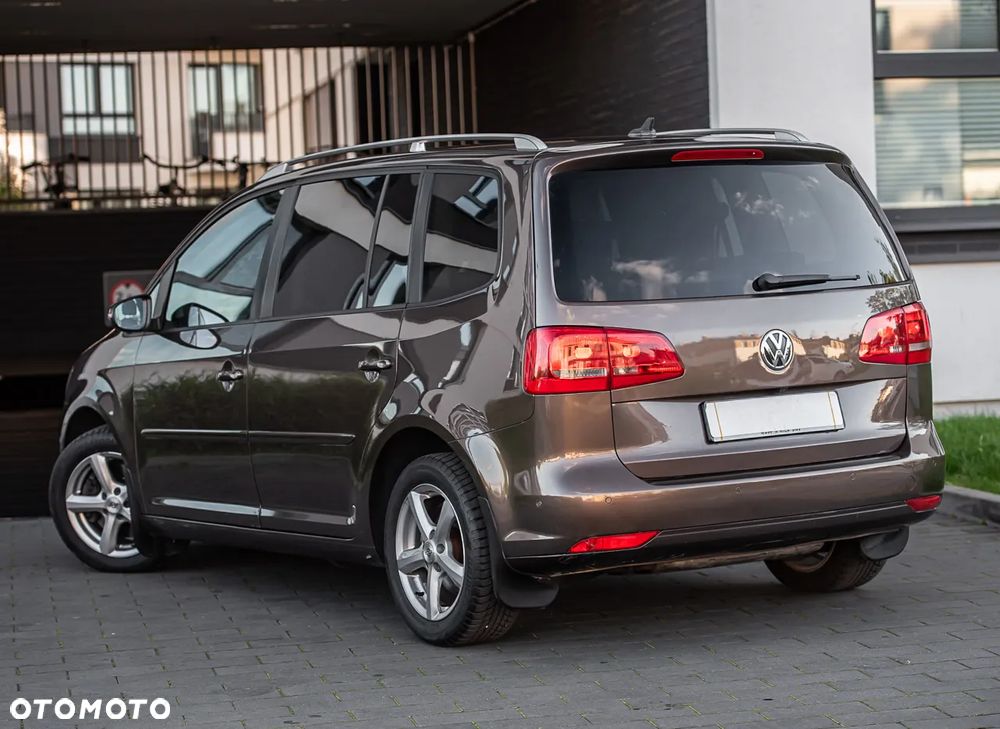 Volkswagen Touran 1.4 TSI BMT Highline DSG - 9