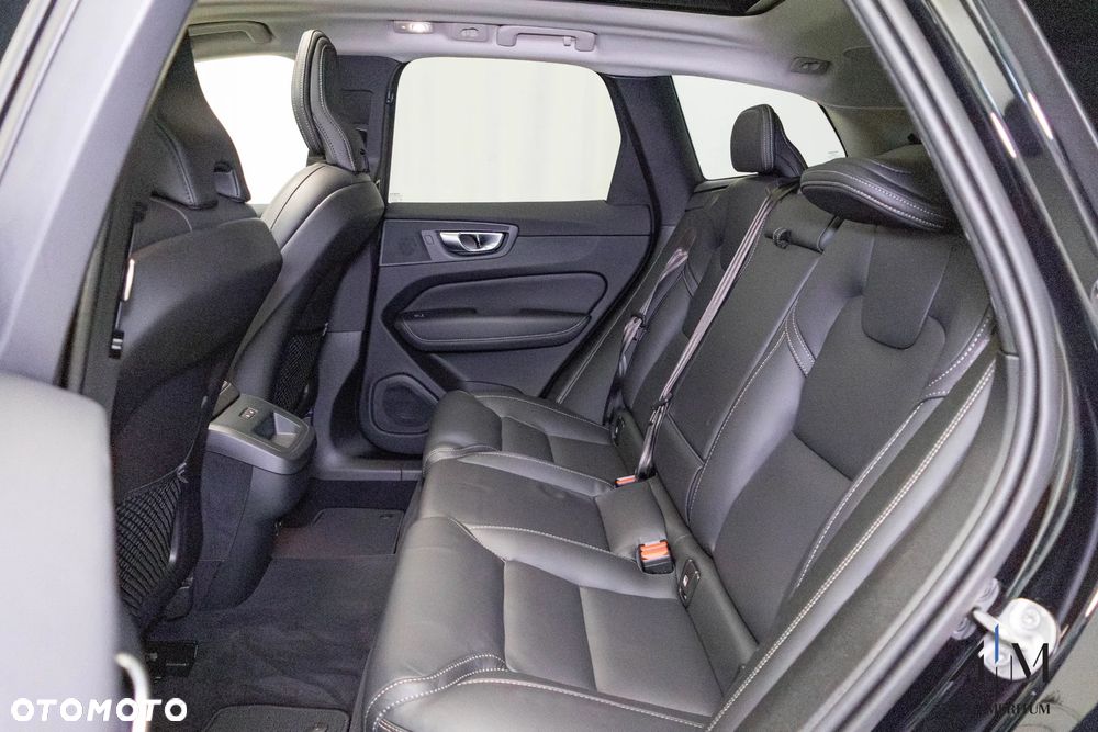 Volvo XC 60 B4 D AWD Ultimate Dark - 33