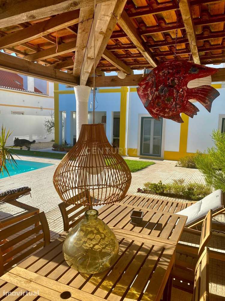 4 SUÍTES + PISCINA | MORADIA COM JARDIM E GARAGEM EM AZEITÃO - Grande imagem: 3/17