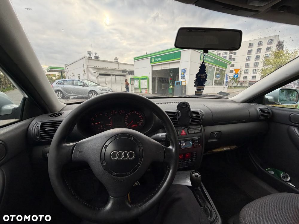 Audi A3 3-drzwiowe 1.8 Ambiente - 7