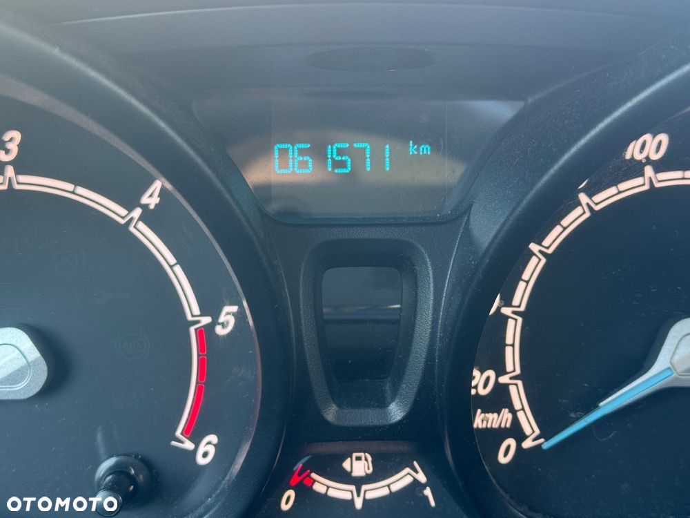 Ford Transit Courier - 11