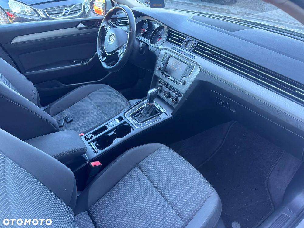 Volkswagen Passat 2.0 TDI (BlueMotion Technology) DSG Comfortline - 24
