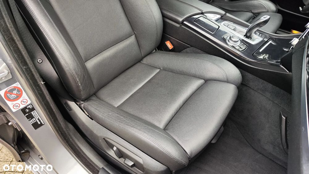 BMW Seria 5 520d - 32