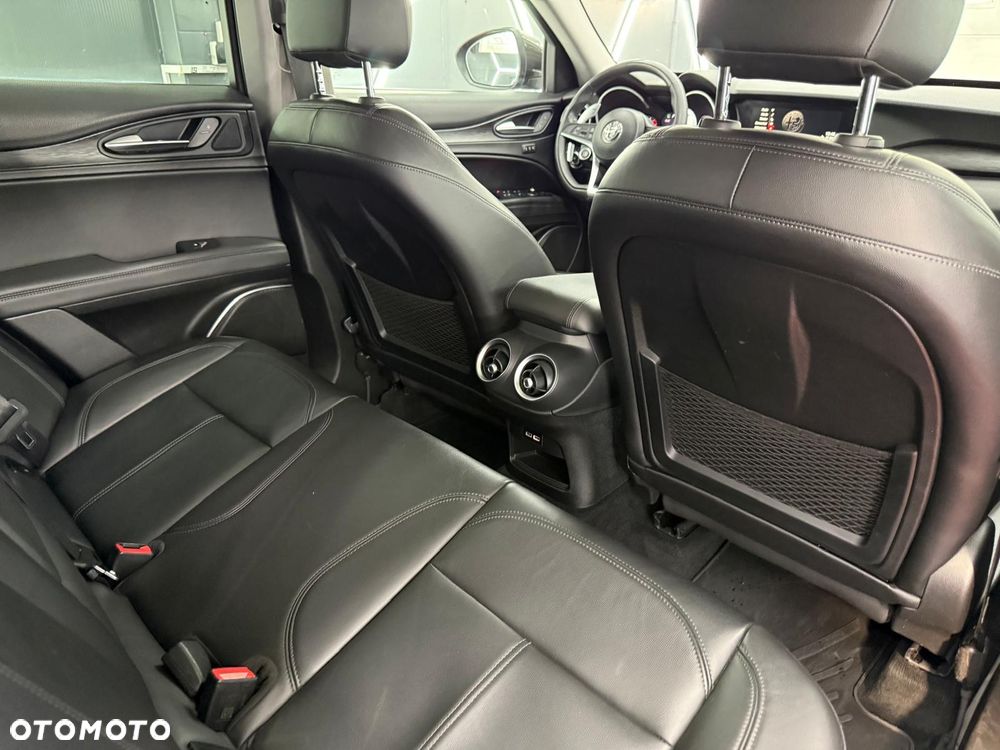 Alfa Romeo Stelvio 2.0 Turbo 16V AT8-Q4 B-Tech - 30