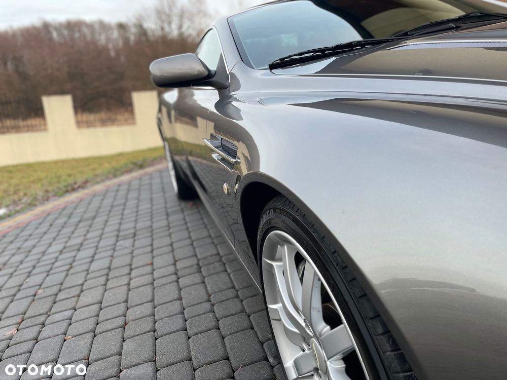 Aston Martin DB9 Standard - 7