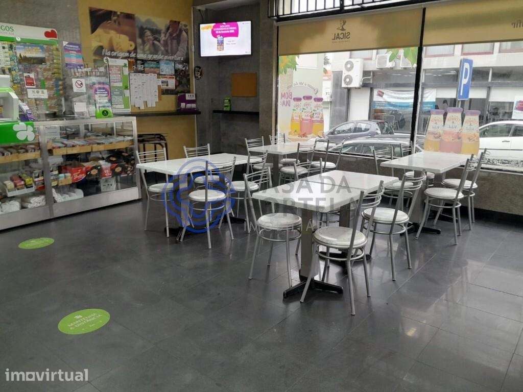 Café Junto à Escola Filipa Vilhena - Grande imagem: 2/27