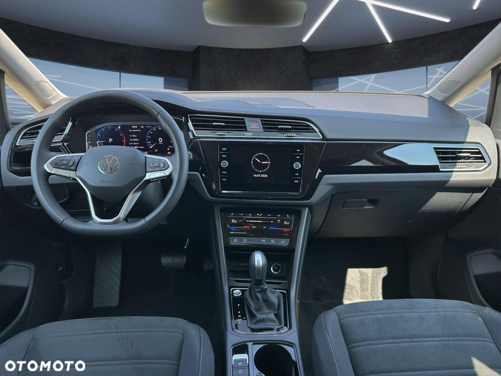 Volkswagen Touran - 12