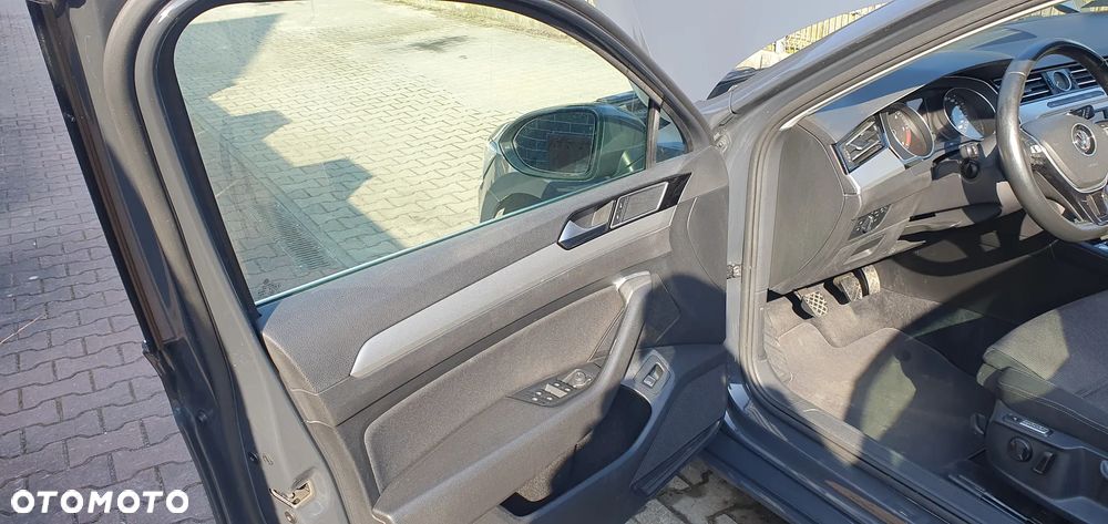 Volkswagen Passat 1.6 TDI (BlueMotion Technology) Comfortline - 4