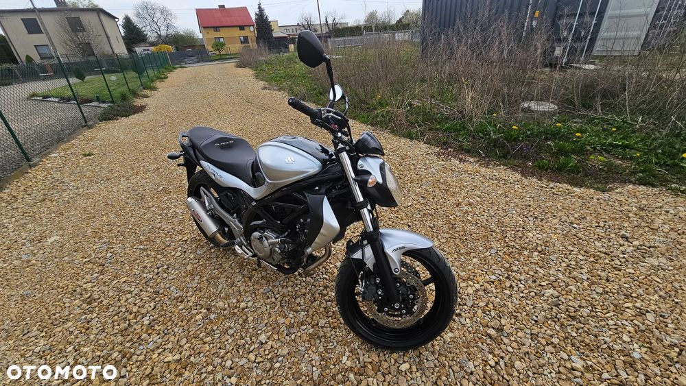 Suzuki Gladius - 5