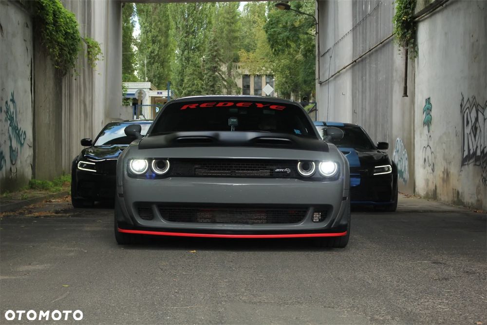Dodge Challenger - 11