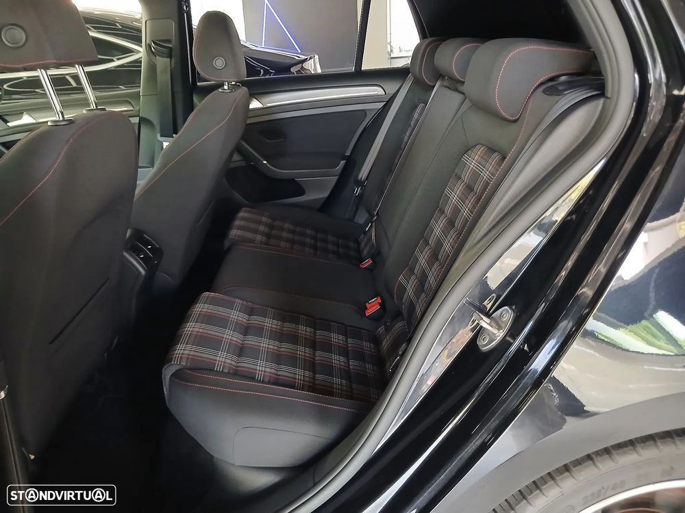 VW Golf - 11