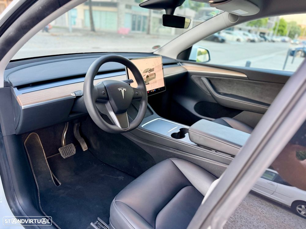 Tesla Model Y Long Range Dual Motor AWD - 16