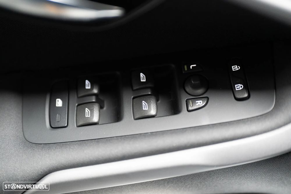 Volvo V40 2.0 D2 Kinetic Geartronic - 25