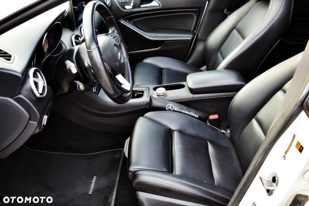 Mercedes-Benz CLA 250 4Matic 7G-DCT AMG Line - 12