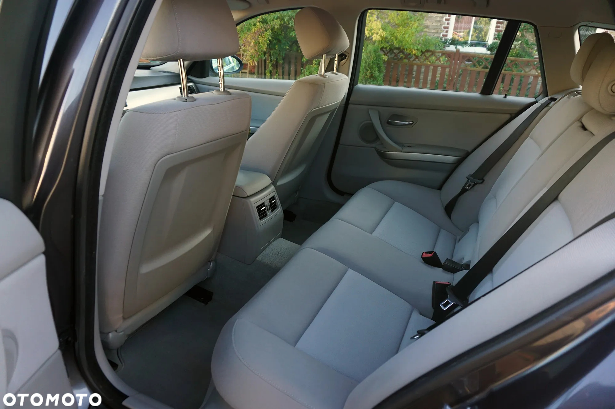 BMW Seria 3 320i Touring - 9