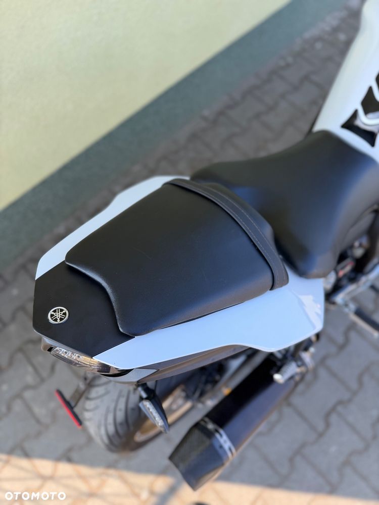 Yamaha FZ8 - 12