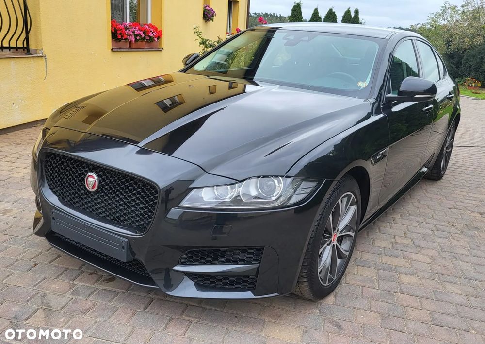 Jaguar XF 20d R-Sport - 4