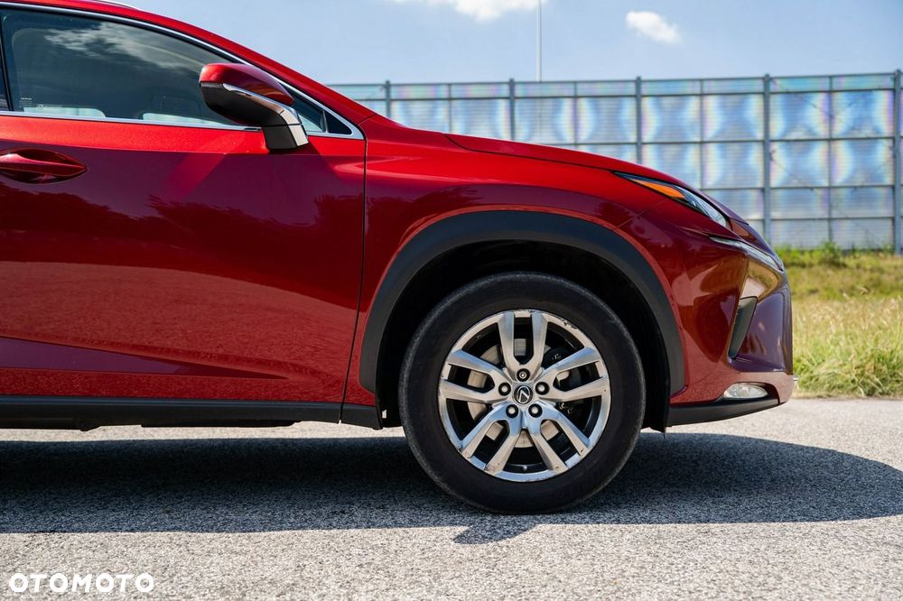 Lexus NX 300h Business Edition AWD - 9