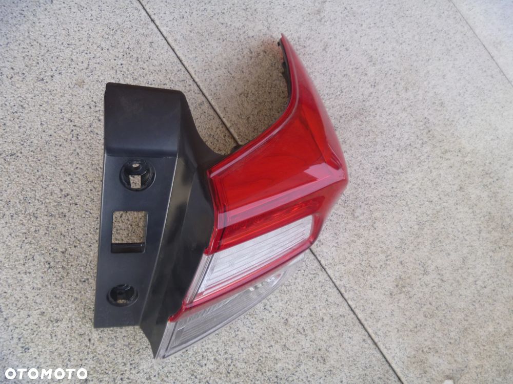 SUBARU IMPREZA XV LAMPA PRAWA TYLNA LED 84201FL041 - 2