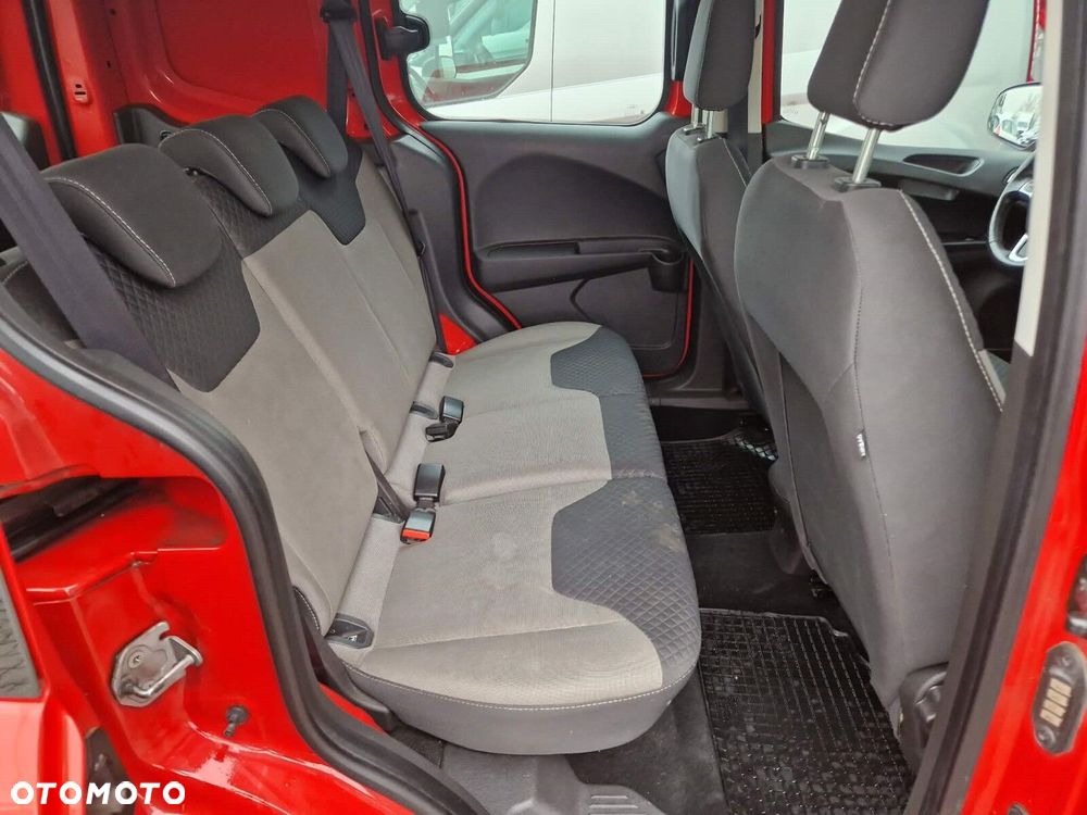 Ford Transit Courier - 27