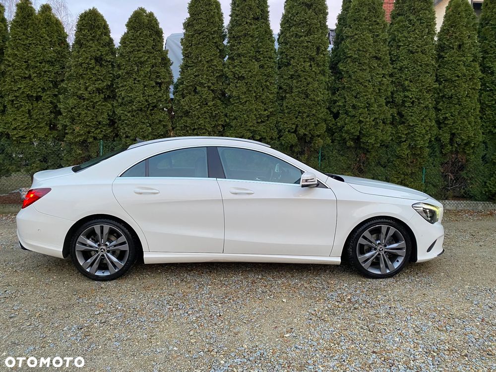 Mercedes-Benz CLA 180 7G-DCT UrbanStyle Edition - 4