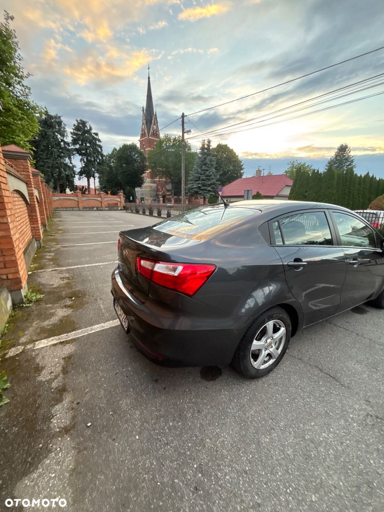 Kia Rio 1.2 L - 5