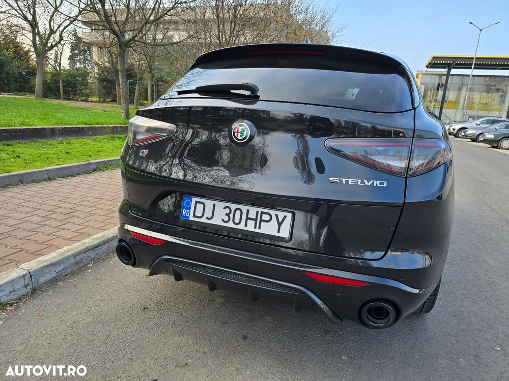 Alfa Romeo Stelvio 2.0 Turbo 16V AT8-Q4 Veloce - 4