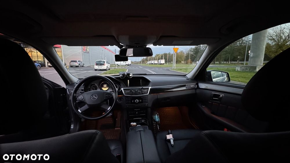 Mercedes-Benz Klasa E 250 CGI BlueEff Avantgarde - 18