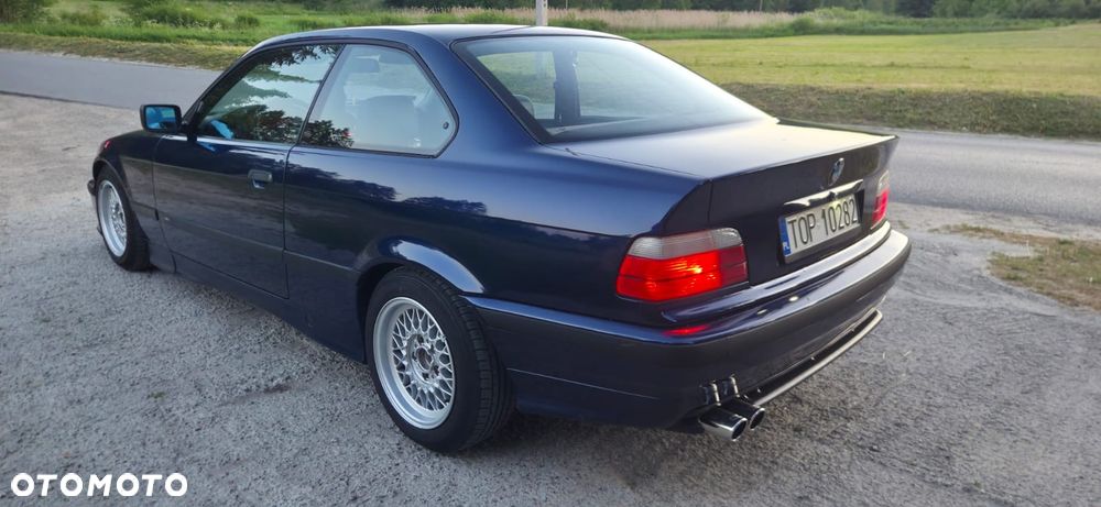 BMW Seria 3 320i - 5