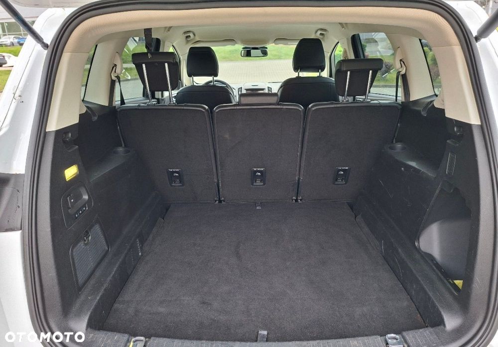 Ford S-Max - 12