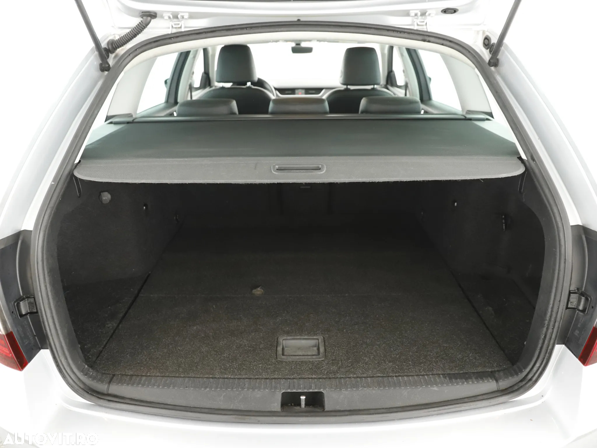 Skoda Octavia 2.0 TDI DSG Style - 24