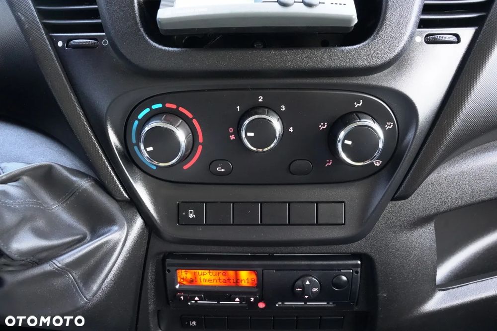 Iveco DAILY 70-150 / CHŁODNIA / AGREGAT THERMO KING V -300 MAX / BLIŹNIAK / WINDA DHOLLANDIA / AUTOMAT / 3 MIEJSCA - 33