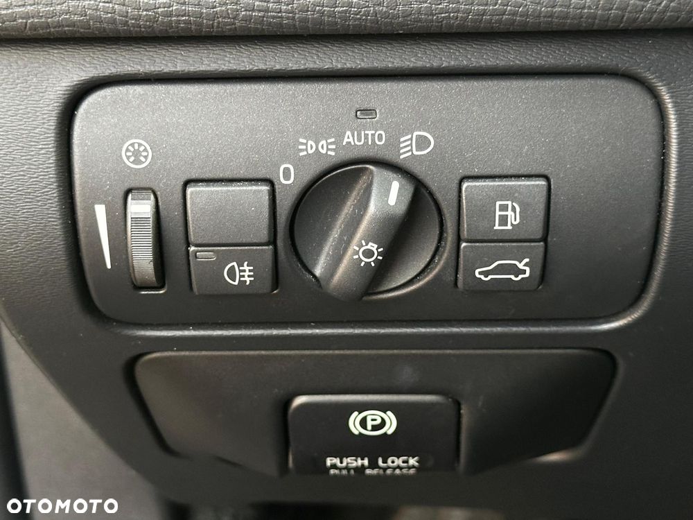 Volvo XC 60 D5 AWD RDesign - 16