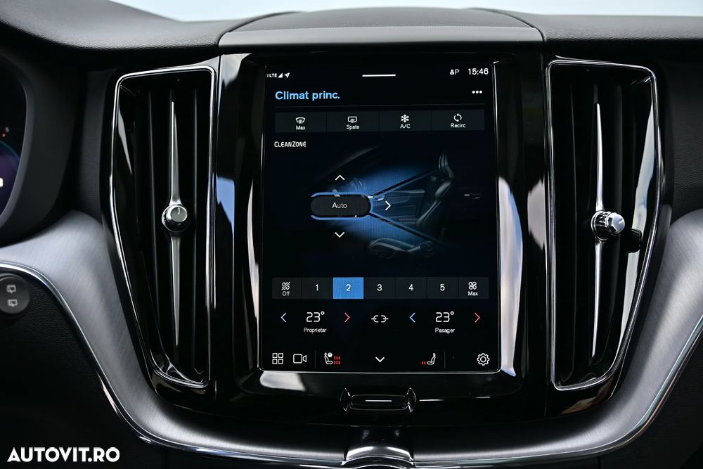 Volvo XC 60 B4 MHEV AT AWD Ultimate Dark - 29