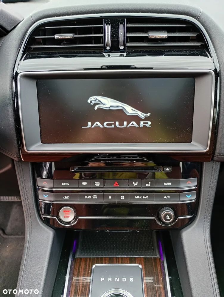 Jaguar F-Pace 2.0 i4D AWD Prestige - 17
