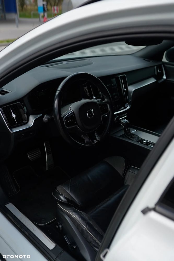 Volvo V60 D4 AWD R-Design - 26