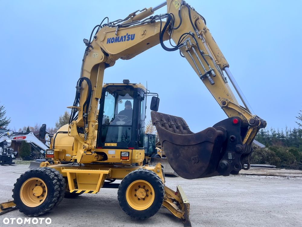 Komatsu 4x4x4 ramię łamane Koparka kołowa KOMATSU  PW98MR-8 10ton 4x4x4 ośki skrętne Ramię 3x łamane BEZ DPF i ADBLUE 4 cyl dodatkowe wyjścia hydr Pług Podpory 2012 szybka zwinna Prosto z importu 1 właściciel Cat TEREX Liebherr Wacker Pw 98 Mr 8 11 - 26