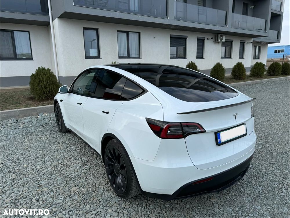 Tesla Model Y AWD Performance - 5