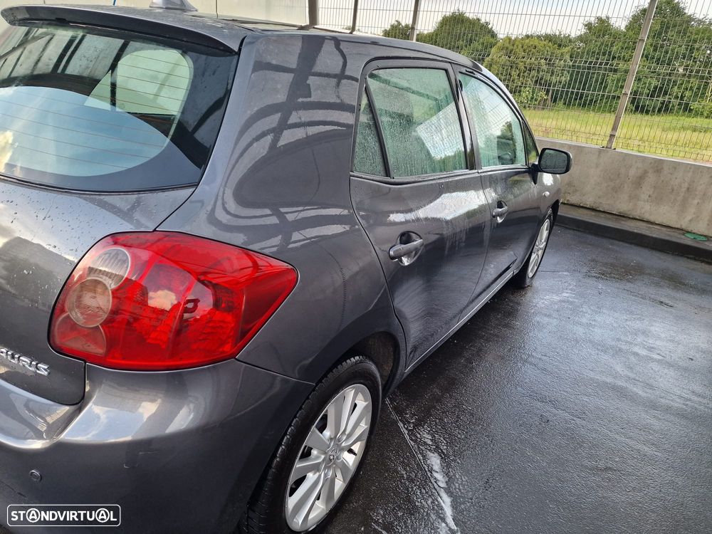 Toyota Auris 1.4 D-4D - 5