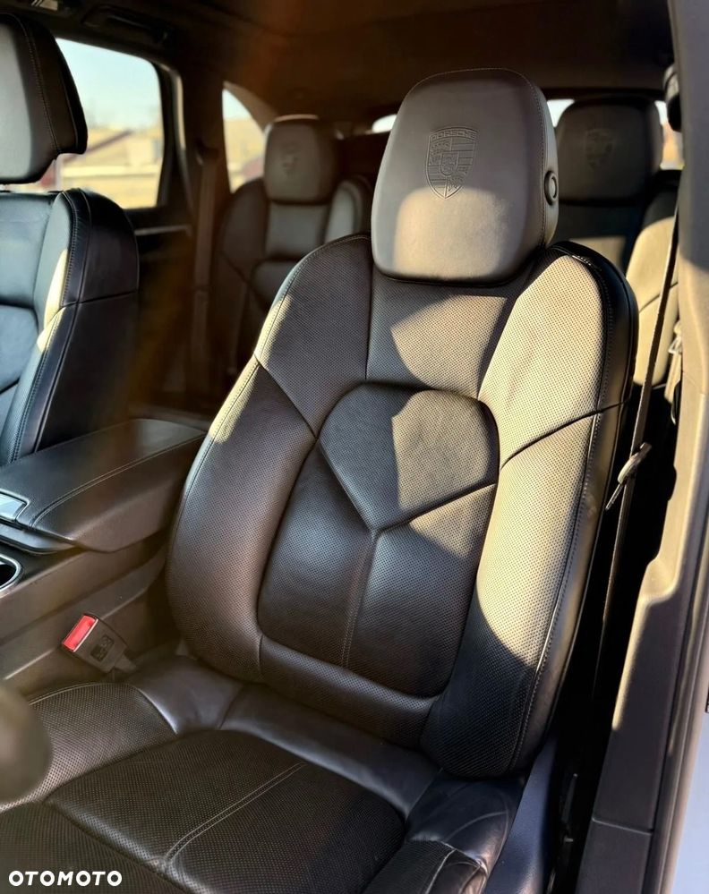 Porsche Cayenne Platinum Edition - 18