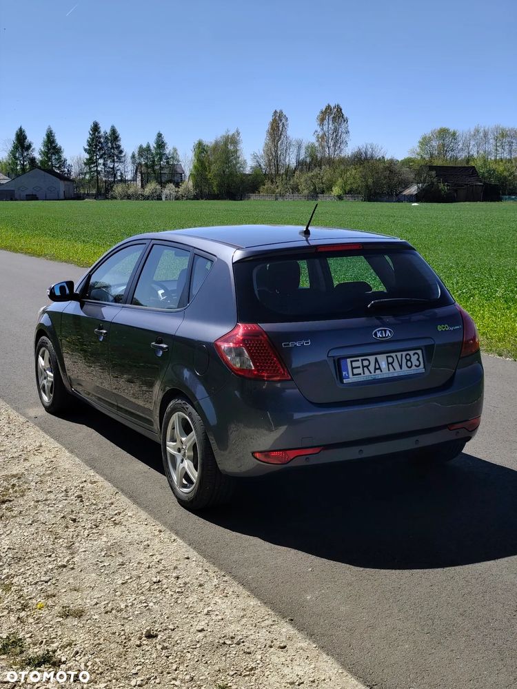 Kia Ceed - 4