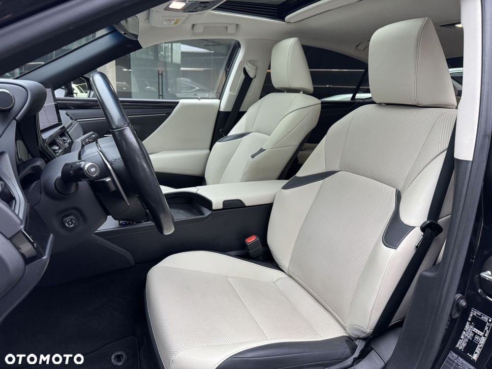 Lexus ES 300h Business Edition - 12