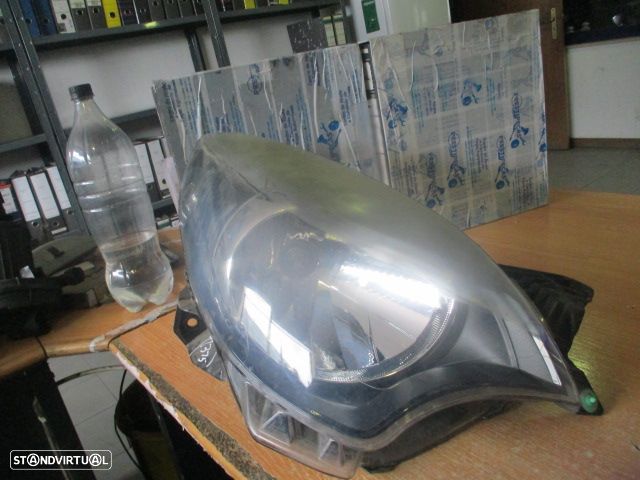 Farol 260106513R RENAULT TWINGO 2 2013 1.2I 75CV 3P VERMELHO Drt H4 VALEO - 5