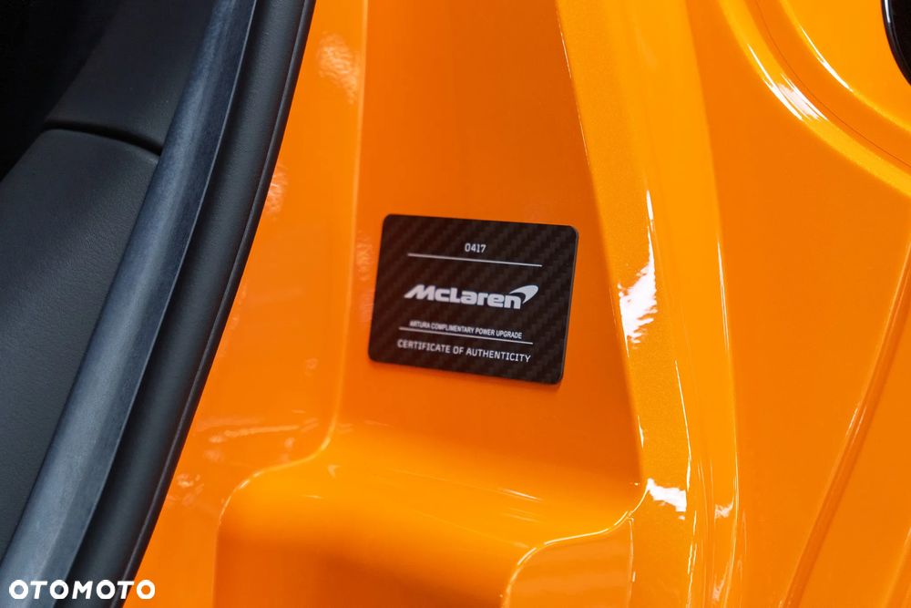 McLaren Artura - 12