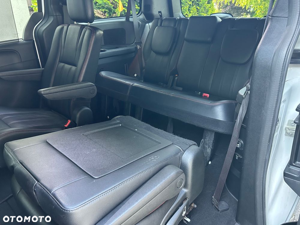Dodge Grand Caravan - 8