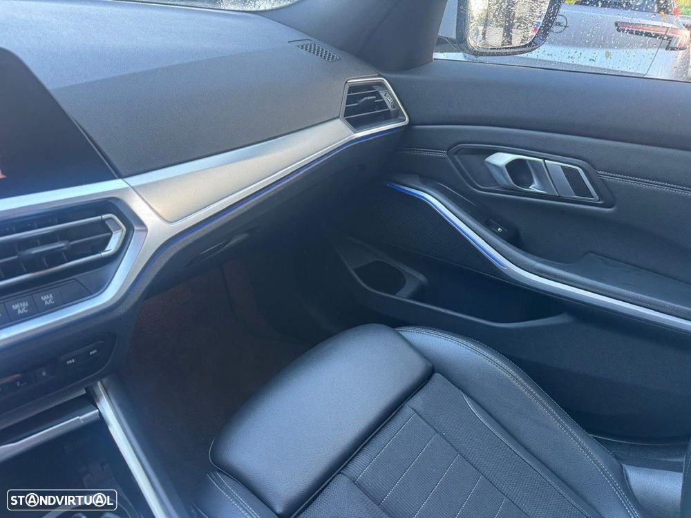 BMW 318 d Line Luxury Auto - 13