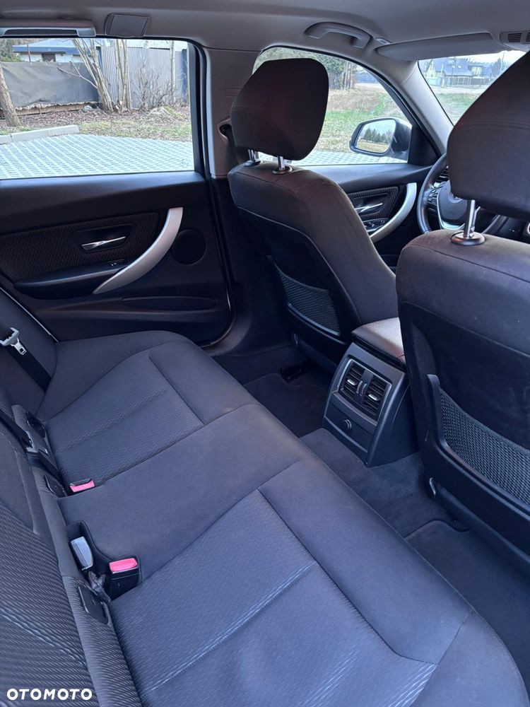 BMW Seria 3 318d - 27