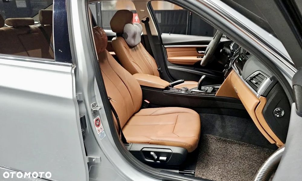 BMW Seria 3 320i Luxury Line - 7
